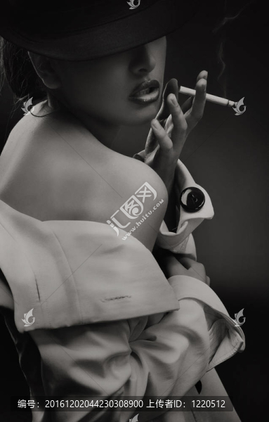 一位漂亮女士用香煙的美術(shù)肖像