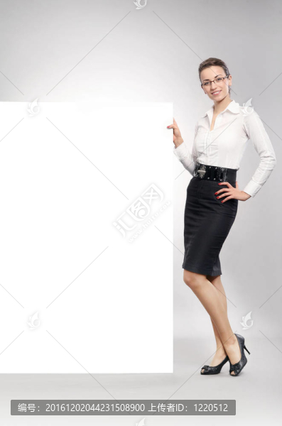 漂亮的女商人顯示空白板