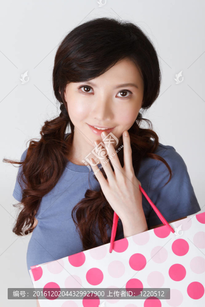 有吸引力的購(gòu)物的女人