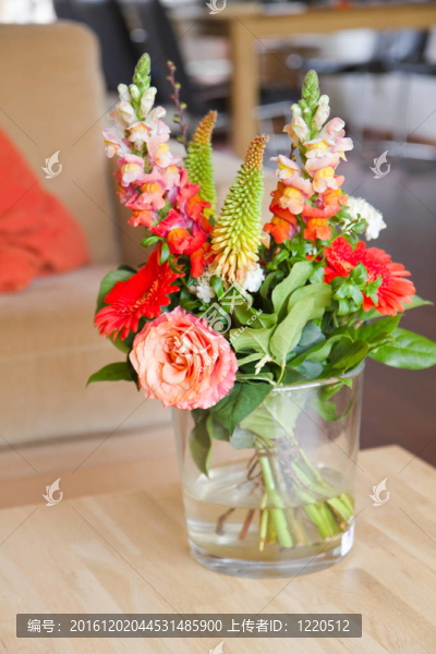 在玻璃花瓶的花Bouguet