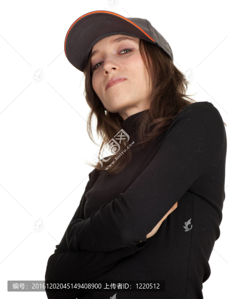 戴著棒球帽和黑色上衣的棕色頭發(fā)的女人