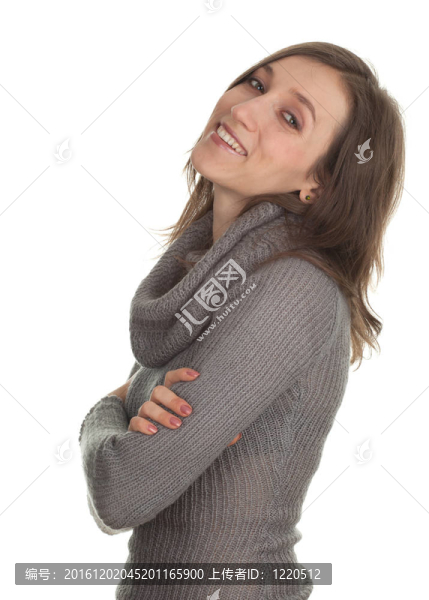 站著；面帶微笑的年輕女子