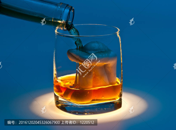 淹死在一杯酒里