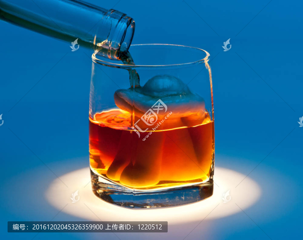 淹死在一杯酒里