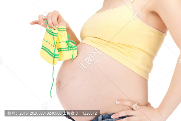 孕婦肚皮和襪子