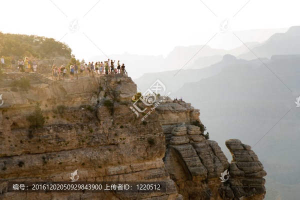 豐富多彩的風(fēng)景在大峽谷從南邊看的人；