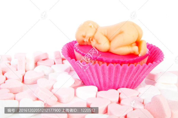 蛋糕和杏仁嬰兒出生