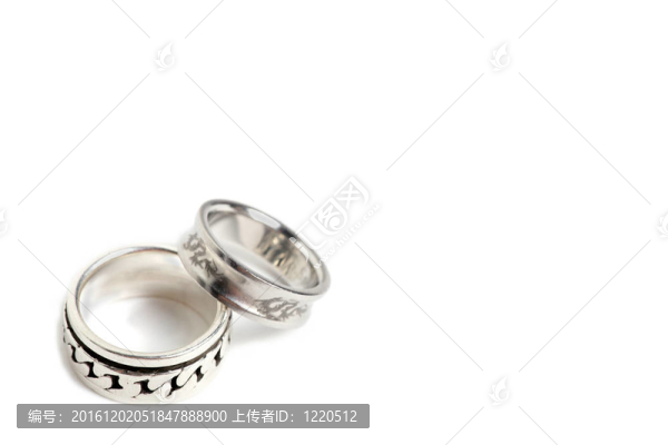 兩個金屬環(huán)