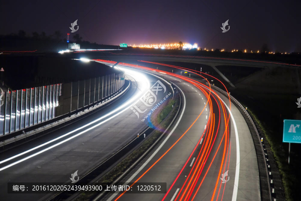 夜間公路-長曝光-光線路