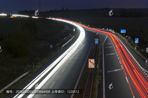 夜間公路-長曝光-汽車燈線
