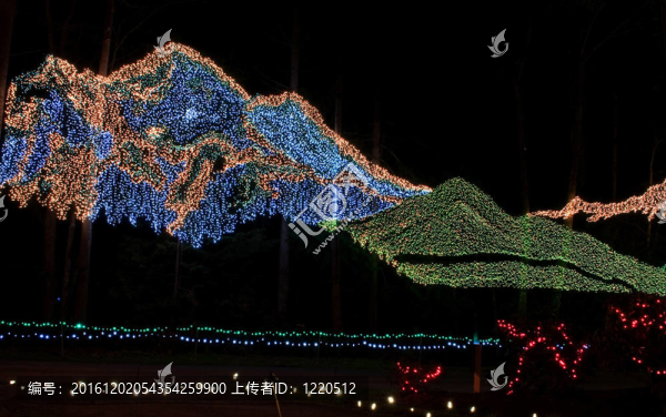 Mountains在圣誕夜的燈光