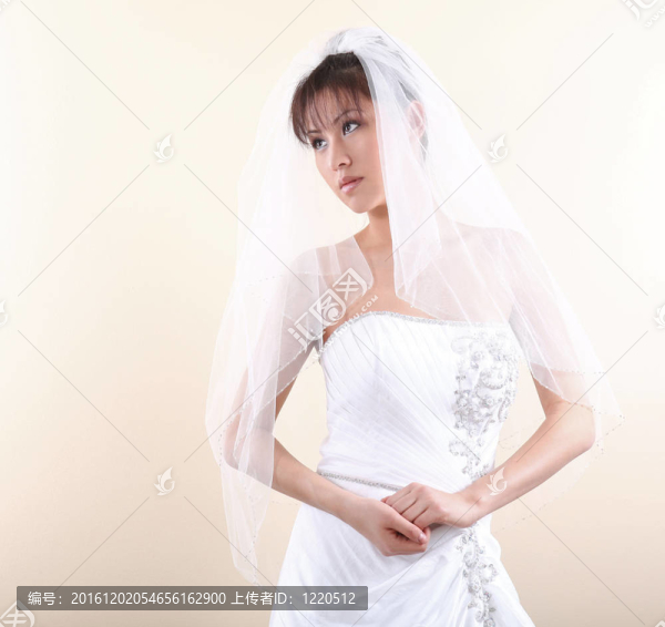 美麗的亞洲新娘雙手合十