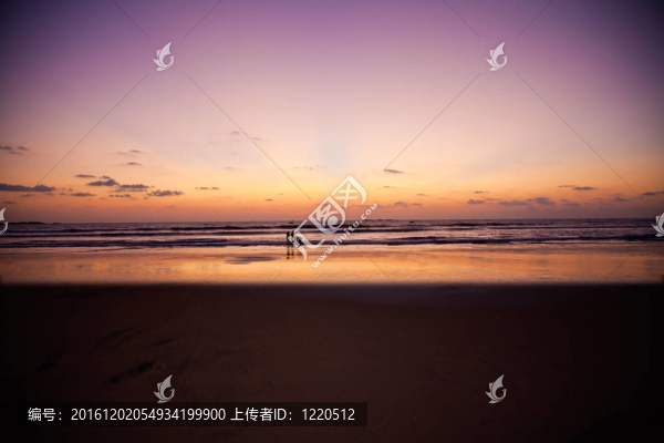 海灘上的日落或日出