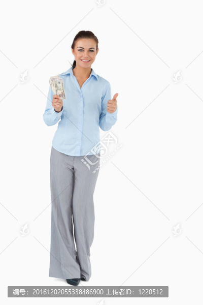 微笑的商人的鈔票給大拇指