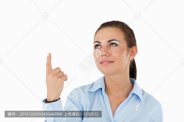 商人用手指向上指著