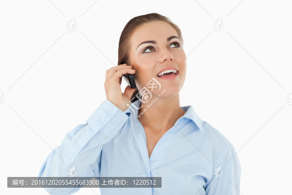 微笑的商人的仰視而她的電話