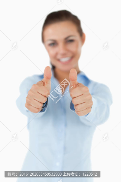 微笑的商人給她驗收