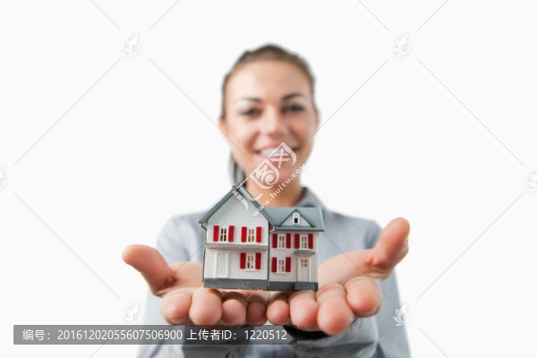 由房地產(chǎn)經(jīng)紀(jì)人贈(zèng)送的微型住宅