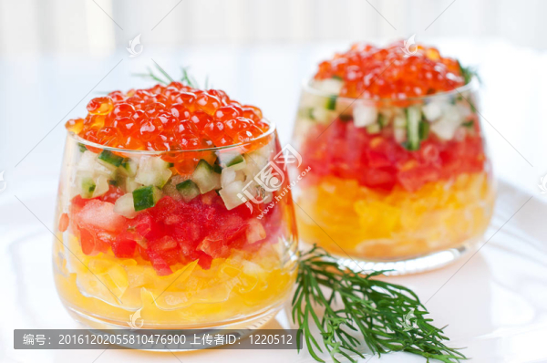 沙拉裝飾小枝蒔蘿魚子醬