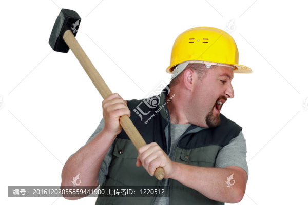 憤怒的工匠拿著一把錘子