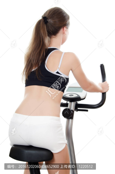 女孩是從事一個velosimulator