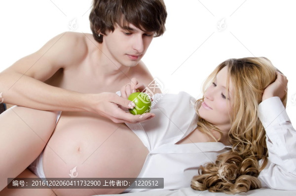白孕夫婦幸福美滿