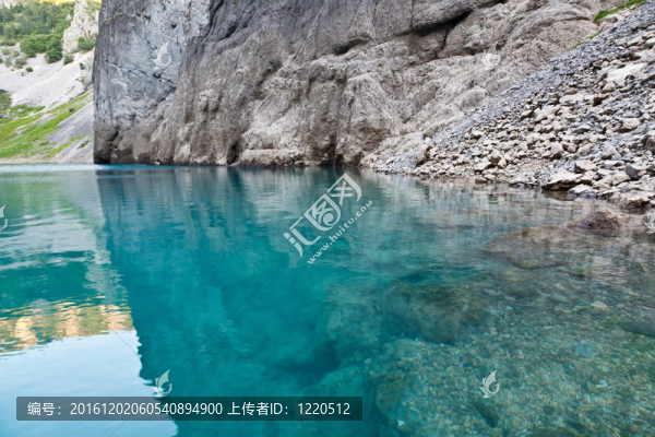 伊莫茨基藍湖石灰?guī)r坑附近克羅地亞分裂；