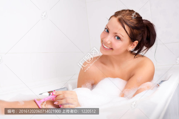 女人剃腿
