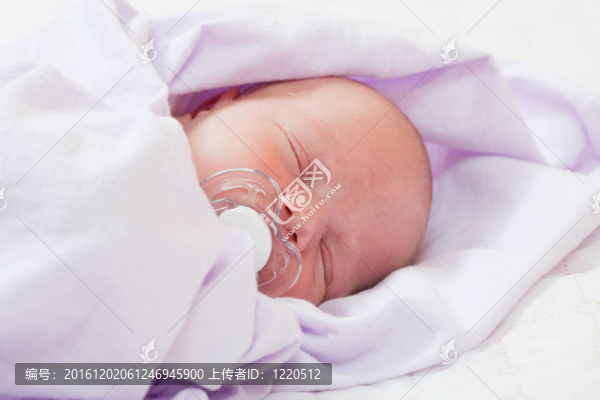 新生的嬰兒
