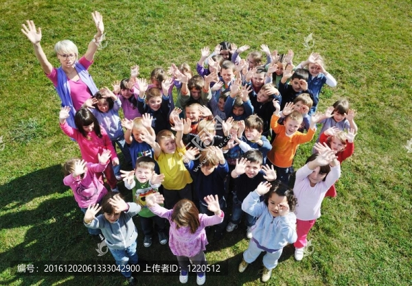 學(xué)齡前兒童戶外玩樂
