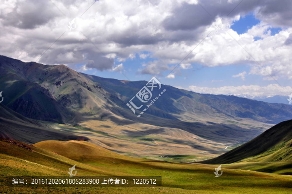 天山的山谷