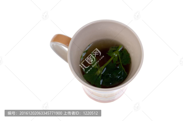 帶茶葉袋的茶杯