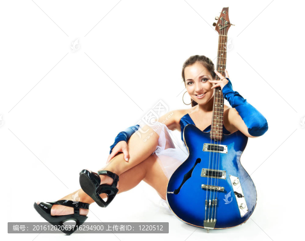 帶著吉他的女人