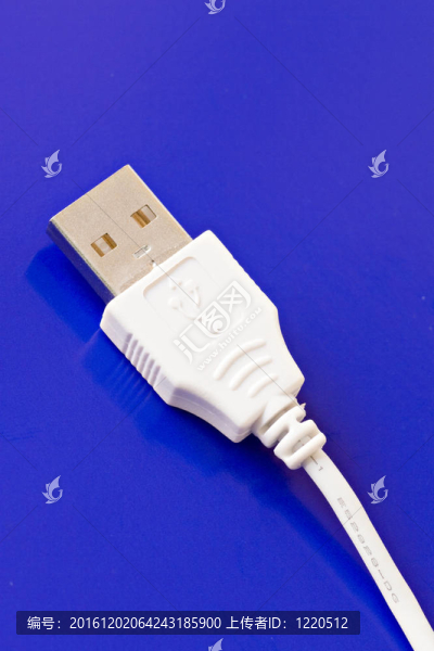 白色的USB連接電纜
