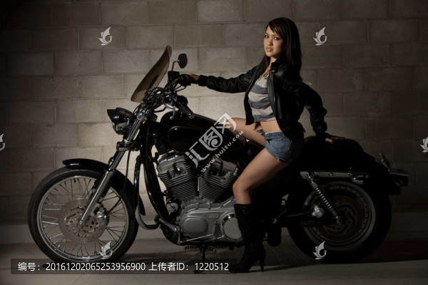 性感迷人二十歲亞洲女子騎摩托車