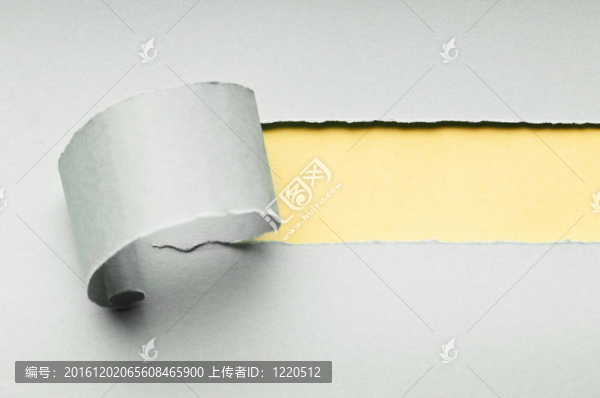 撕裂的紙與空間為您的信息