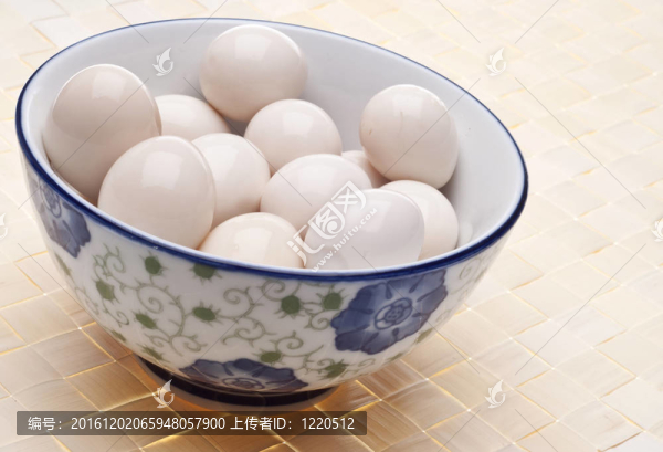一碗煮熟的鵪鶉蛋