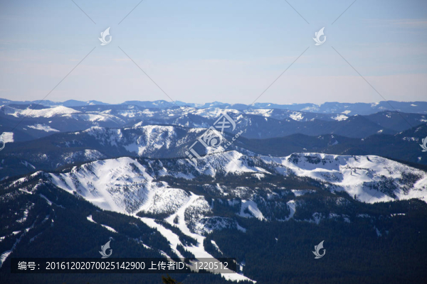 瀑布山