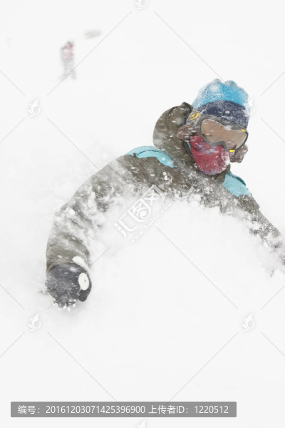 在粉雪自私