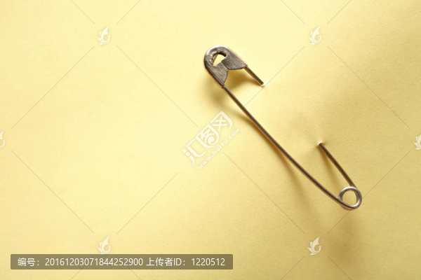 紙和安全銷
