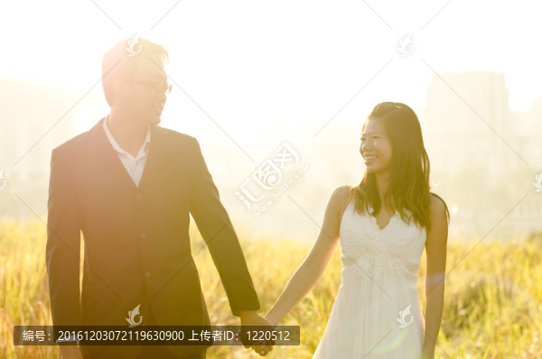 戶外新娘和Groom