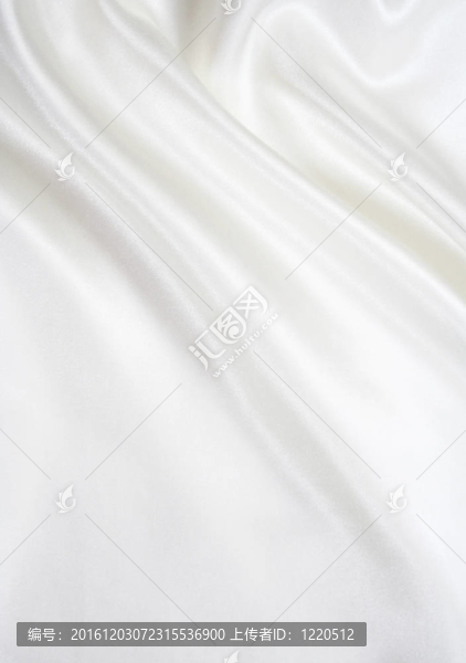 以流暢的優(yōu)雅的白色絲綢為背景
