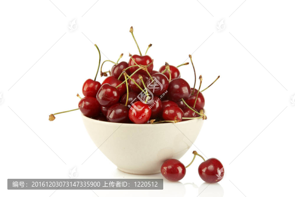 陶瓷碗中的甜櫻桃