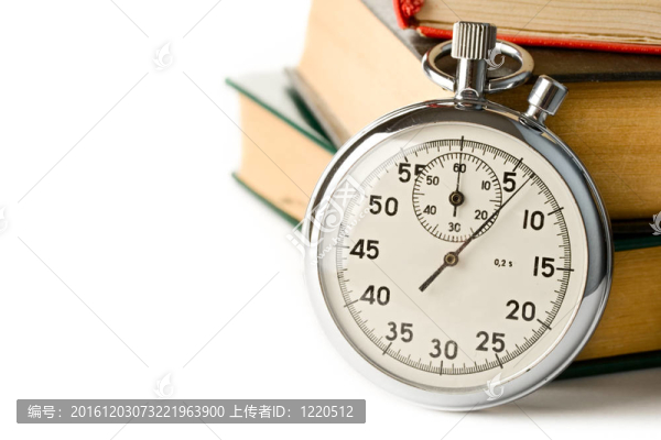 白色背景上的秒表和書籍