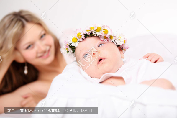 一個(gè)年輕的母親和嬰兒的肖像