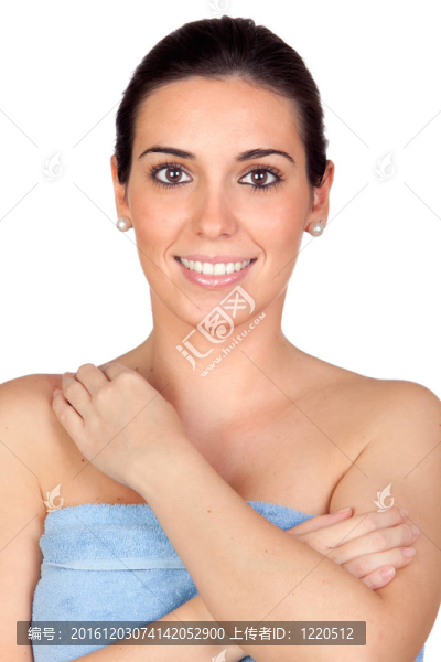 美麗的女孩用毛巾