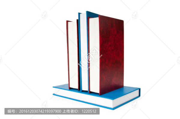 白色背景下的書籍堆疊