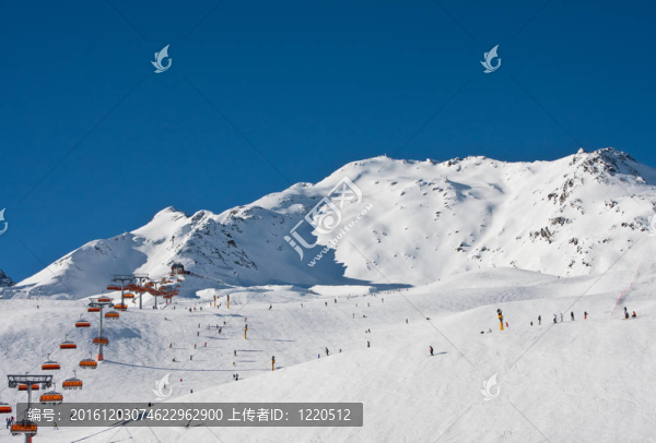 在Solden的滑雪勝地的斜坡。奧地利