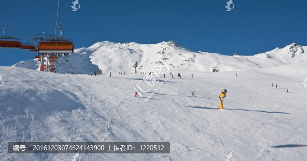 在Solden的滑雪勝地的斜坡。奧地利