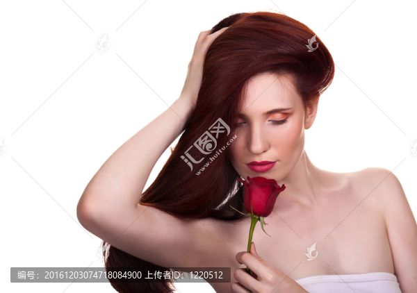性感美女的肖像與玫瑰白色背景